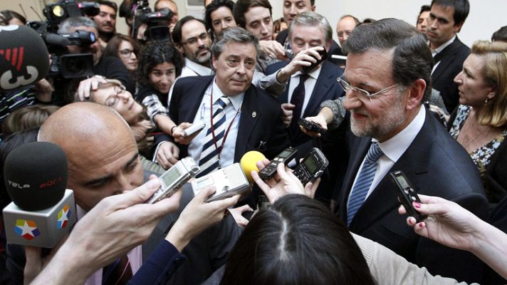La tarde en 24h - Rajoy se da la vuelta ante los periodistas cuando le preguntan por la prima de riesgo