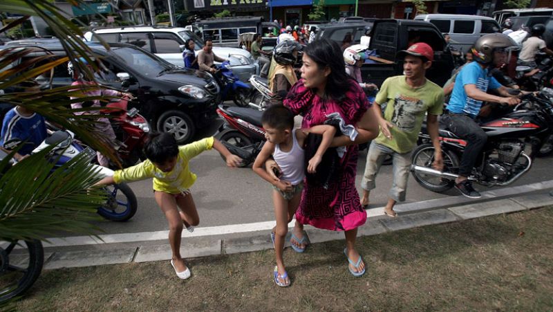 Dos terremotos de 8.6 y 8.2 en Indonesia provocan la alerta por tsunami en el Océano Índico