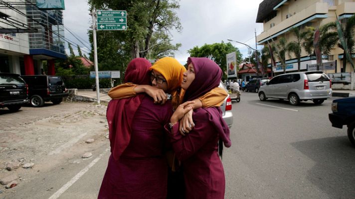 Telediario 1 - Alerta por riesgo de tsunami