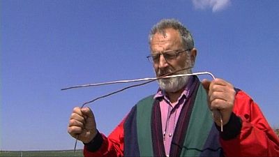 En busca del agua - Soria - Buscando agua bajo las piedras - Comando Actualidad | Ver