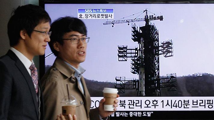 Telediario 1 - Corea del Norte admite el fallo de su cohete, que cae al mar