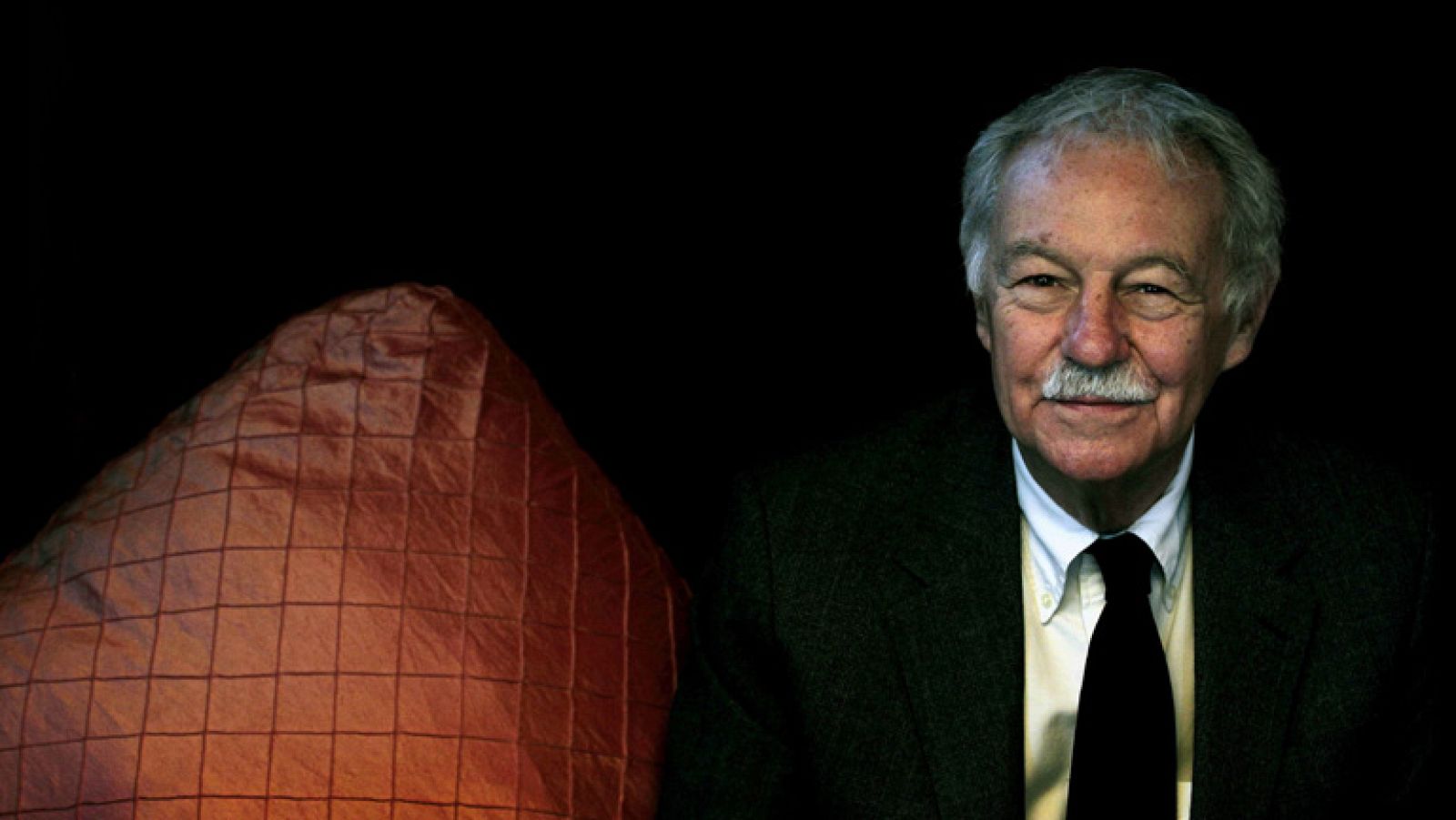 Eduardo Mendoza presenta su nuevo libro: "El enredo de la bolsa y la vida"