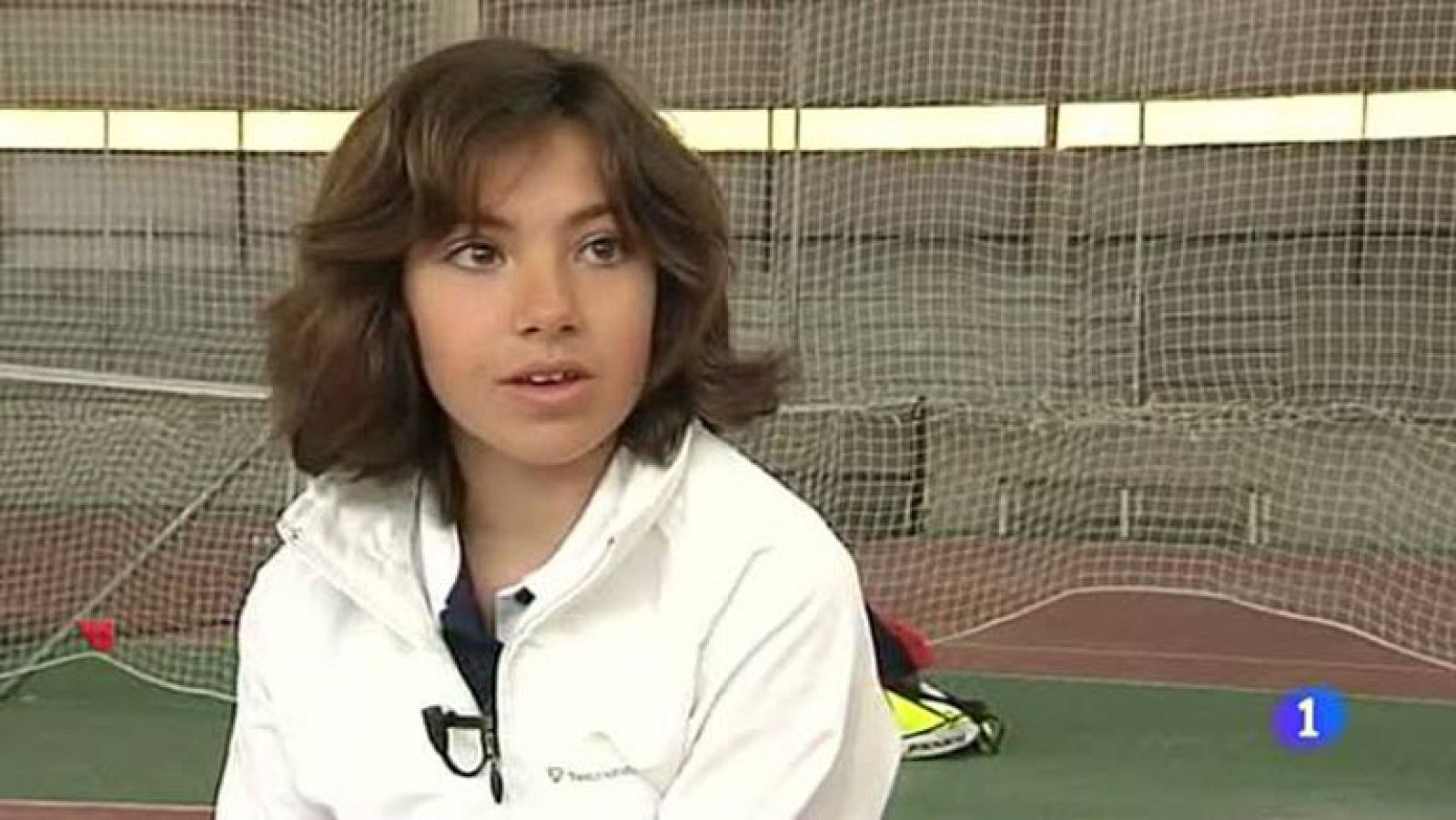 Paula Arias emula a Nadal en el torneo alevín de Auray | Ver