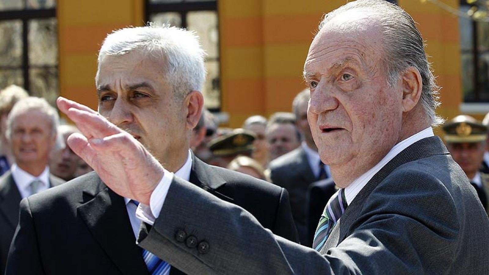 El rey, operado de una fractura de cadera en Madrid