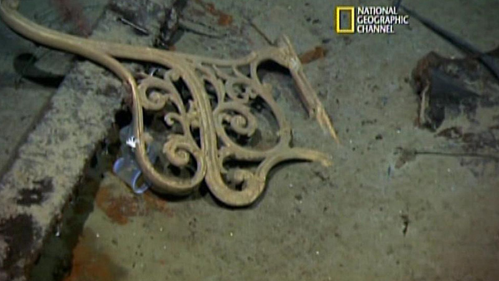 Expolios, y viajes al Titanic en minisubmarinos, lo están deteriorando