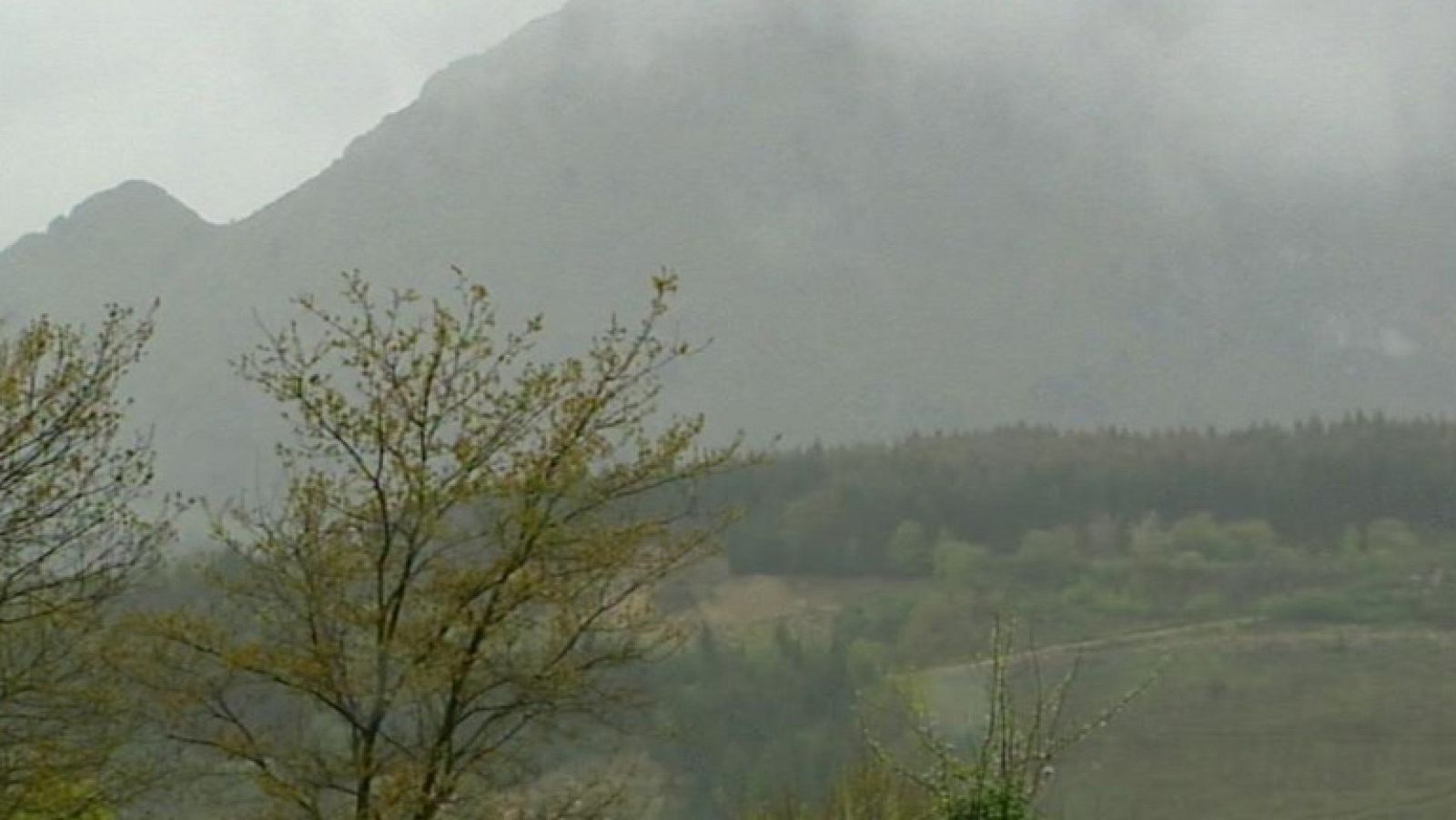 Domingo con precipitaciones y menos nieve