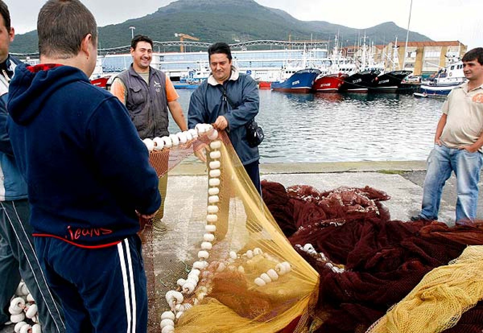Los pescadores negocian para levantar la huelga