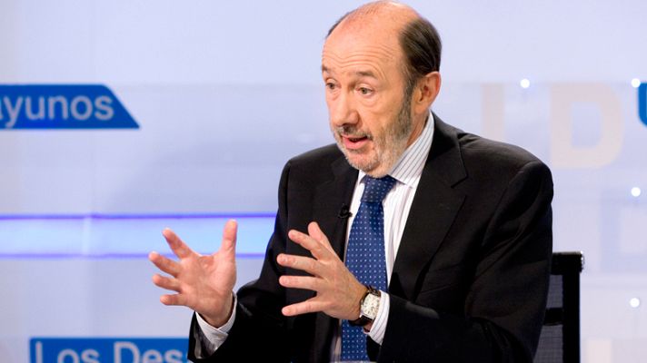 Los desayunos - Rubalcaba sobre el rey: "No echaré más leña al fuego"