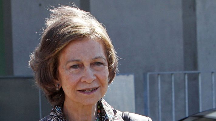  - Doña Sofía visita al rey en el hospital
