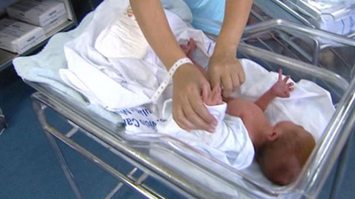 Telediario 1 - Cambio de niñas