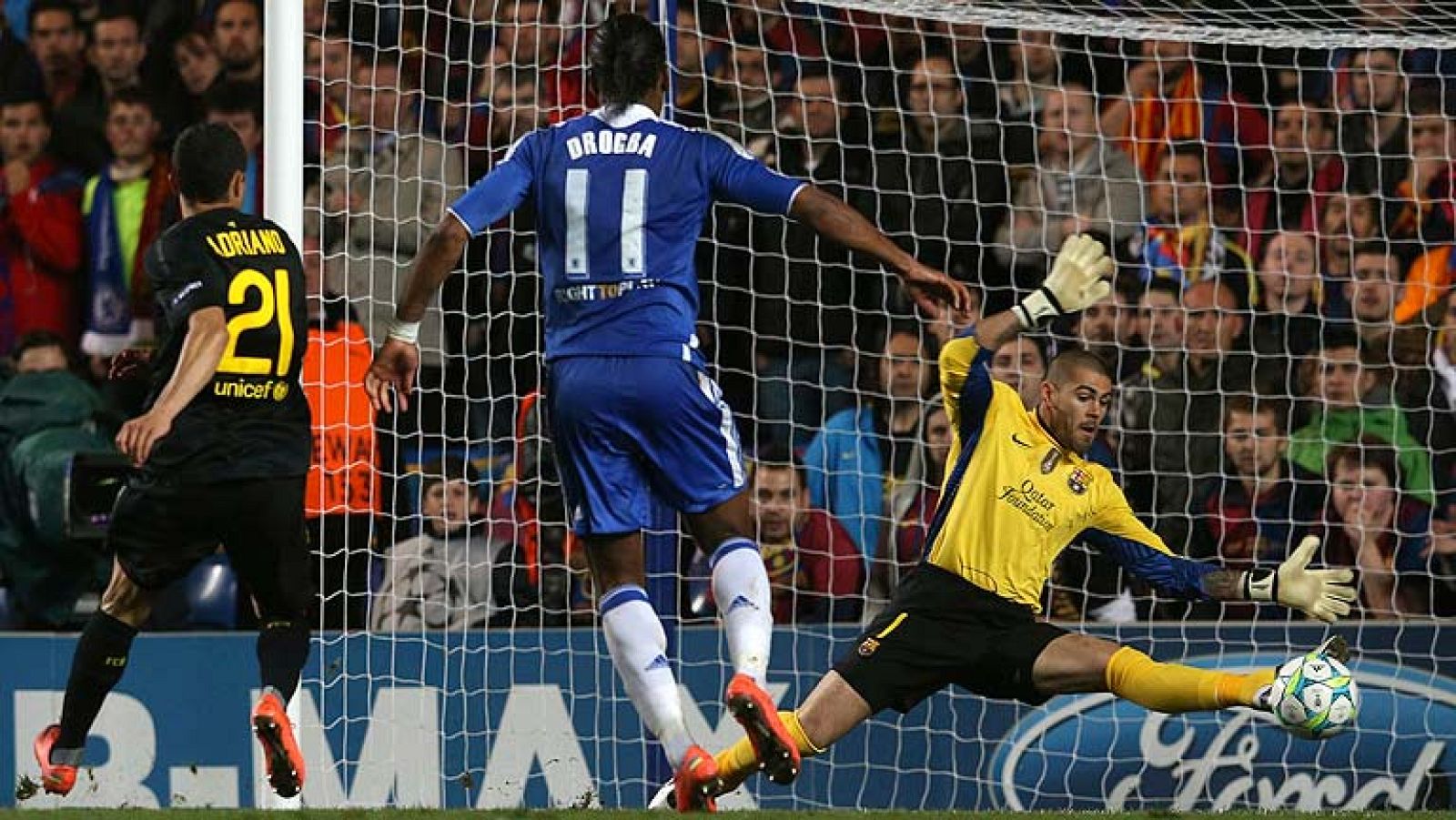 Drogba marca gol para el Chelsea (1-0) | Ver