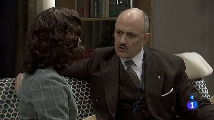 Amar en tiempos revueltos - Rocío relata su oscuro pasado