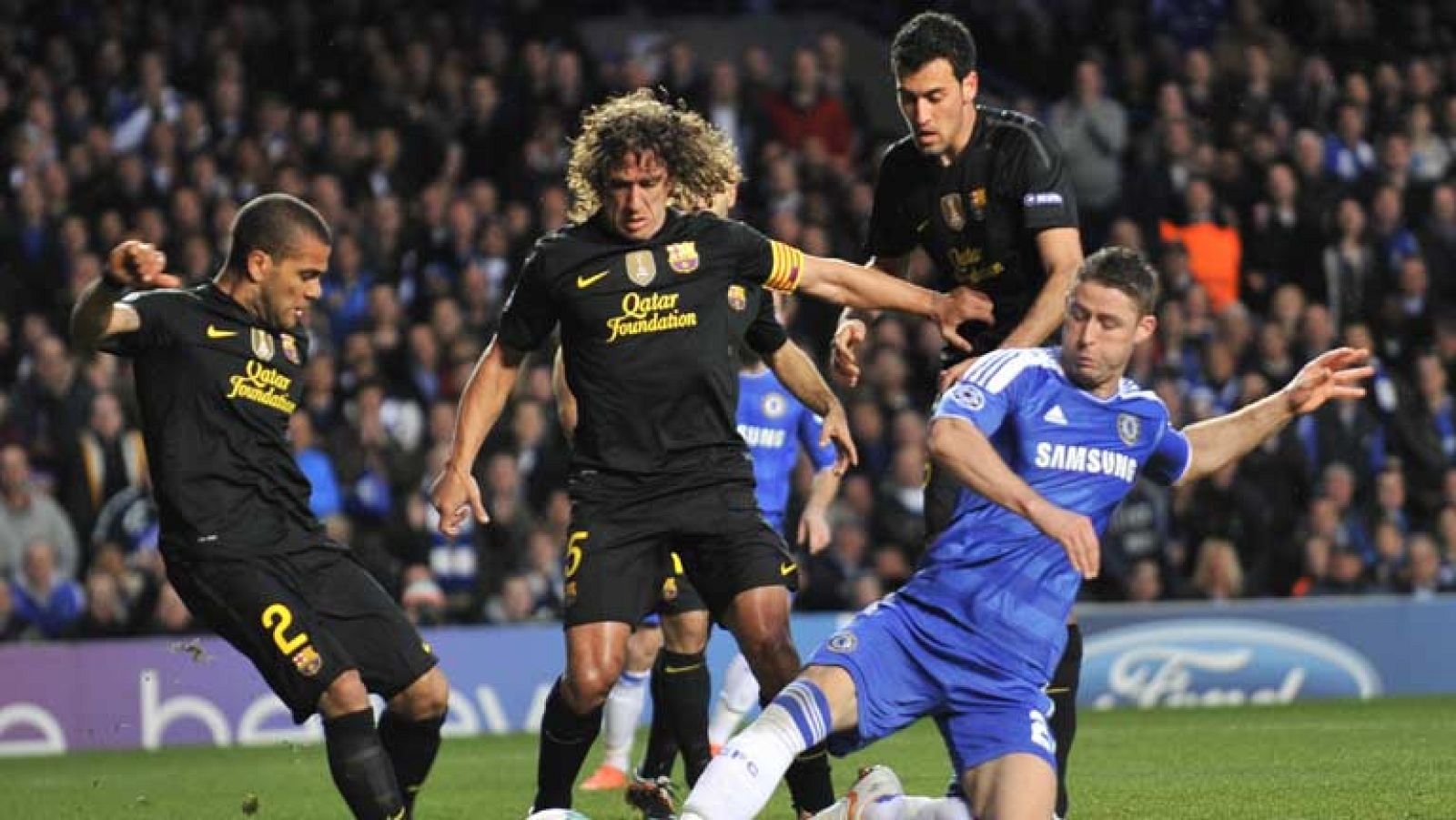 Les toca remontar. Y dejar atrás un viaje a Londres que acabó con Iniesta olvidándose la maleta... A Alexis, tocado, por lo que es duda para el Clásico y a un Cesc, cabizbajo. El de Arenys lo predijo: bastaba con una o media ocasión de Drogba para pe