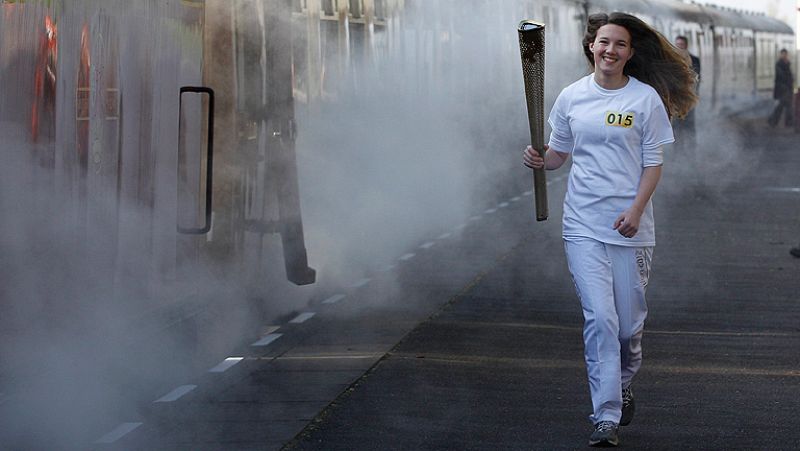 A falta de 98 días para el inicio de los Juegos de Londres, los organizadores han realizado un ensayo general de la antorcha olímpica. Partirá el 19 de mayo de Land's End, el punto más occidental de Gran Bretaña.Unas 115 personas se relevarán cada dí