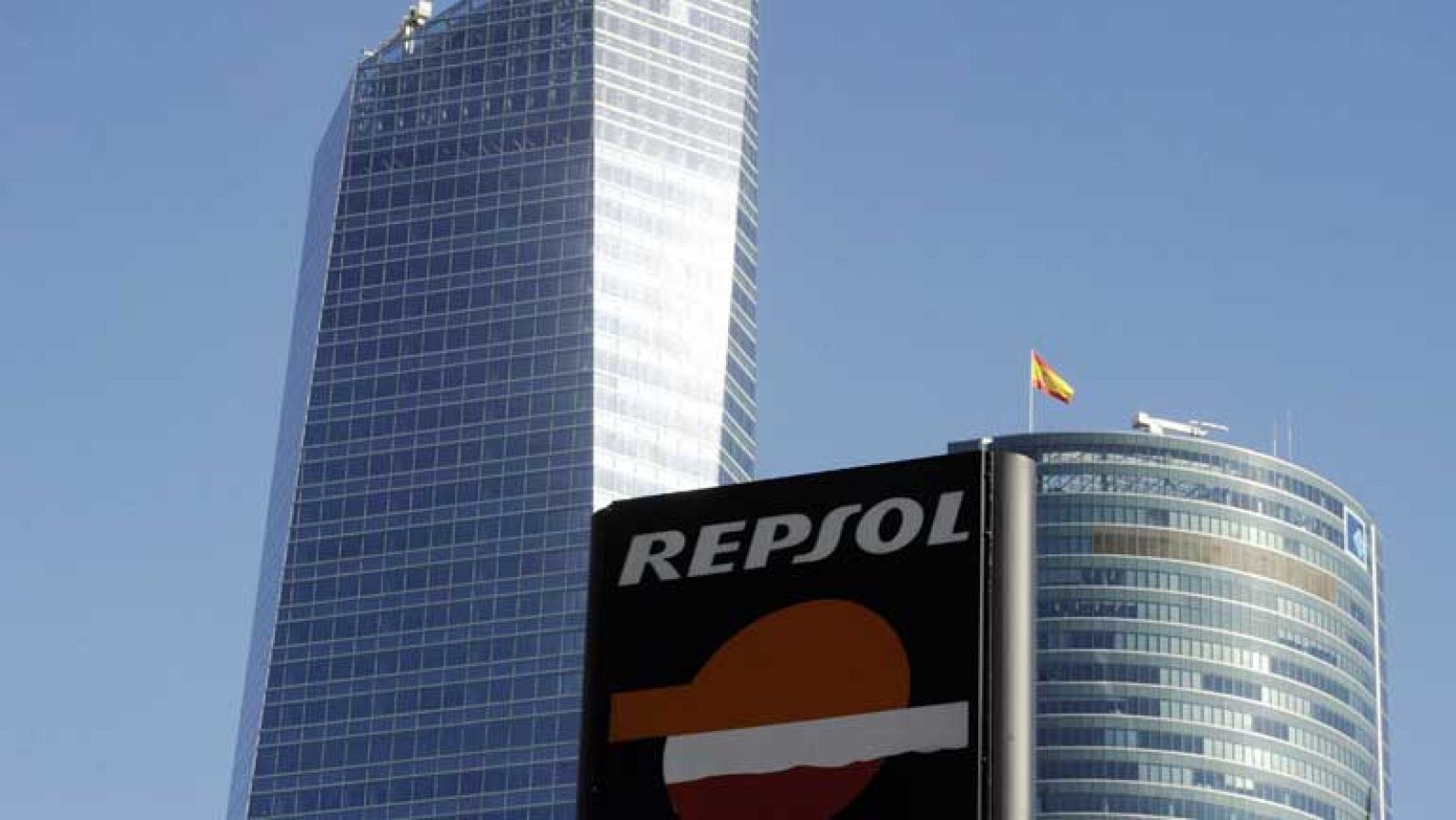 Repsol advierte que emprenderá acciones legales contra cualquier compañía que invierta en YPF