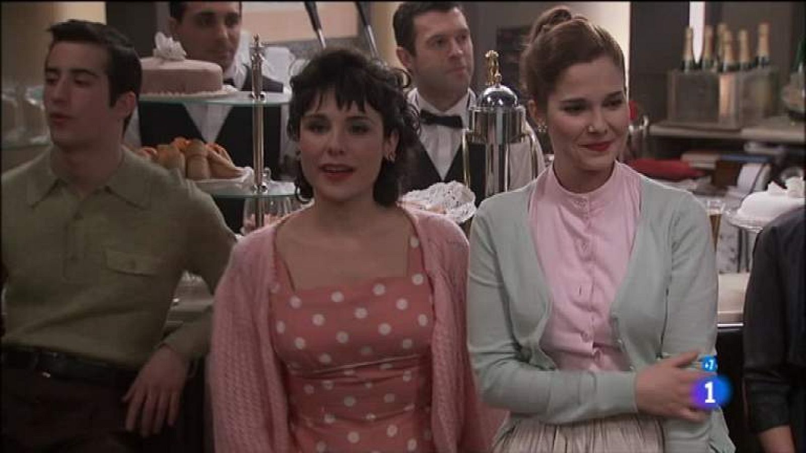 Amar en tiempos revueltos - T7 - Capítulo 160 - Rocío pregunta a Héctor sobre su encuentro con Patiño en Málaga - Ver ahora