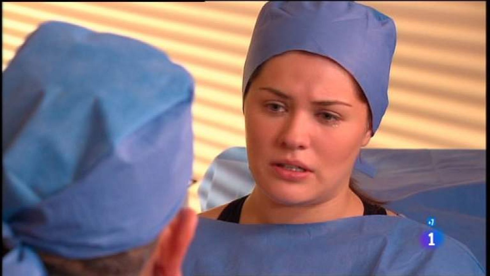 Cielo Rojo - Capítulo 72 - Dña. Loreto se va por una temporada sin saber lo ocurrido a Víctor - Ver ahora