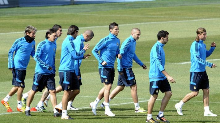 Telediario 1 - El Madrid se aferra a la Champions tras la eliminación del Barça