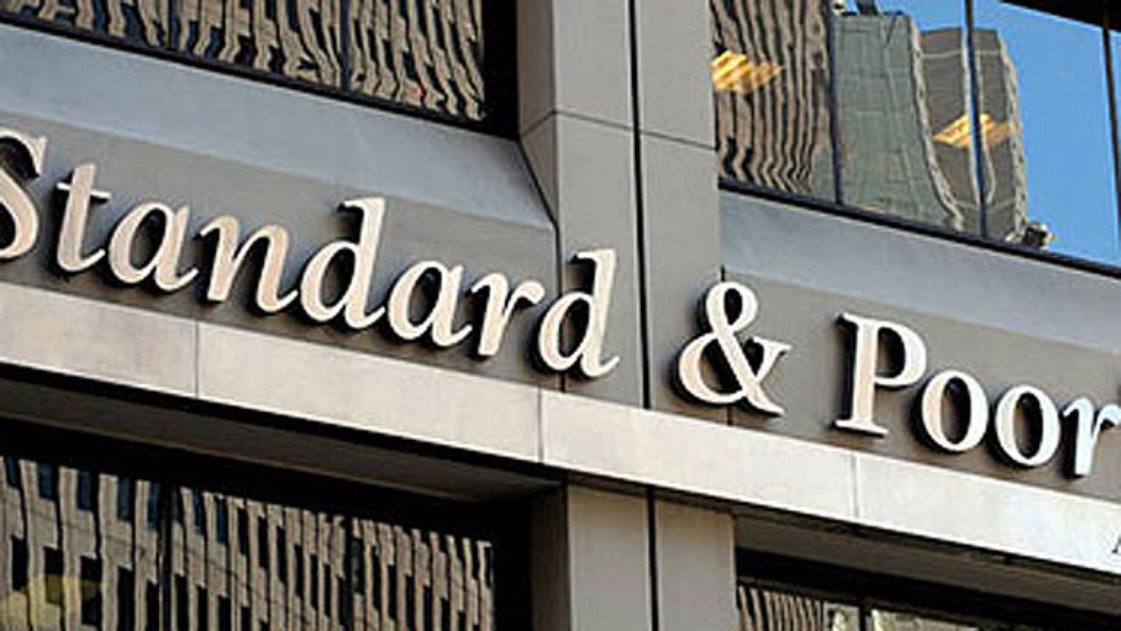 S&P rebaja dos escalones la nota de España, de 'A' hasta 'BBB+'