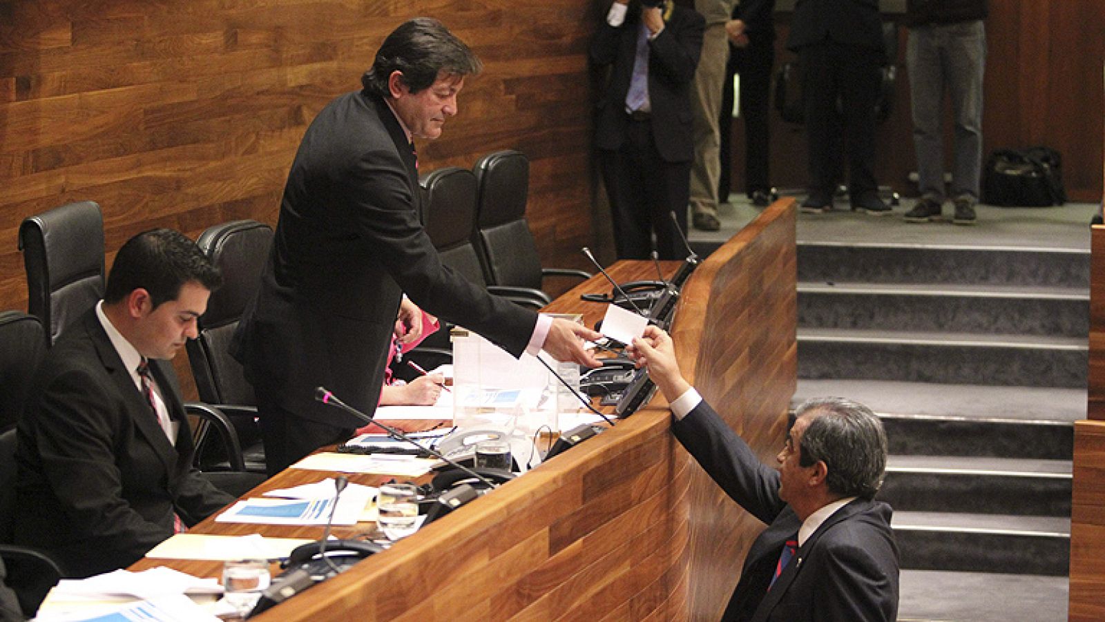 El TSJ de Asturias ordena repetir la votación de los emigrantes en la circunscripción occidental