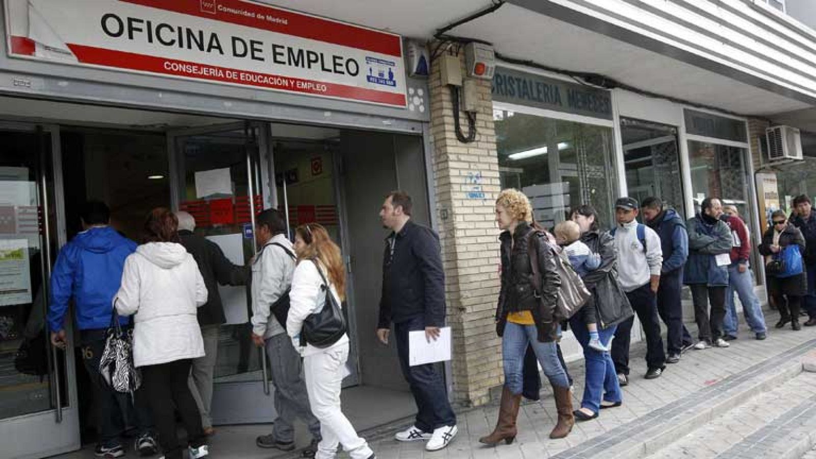 5.639.500 parados en España, nuevo récord histórico con una tasa del 24,4%