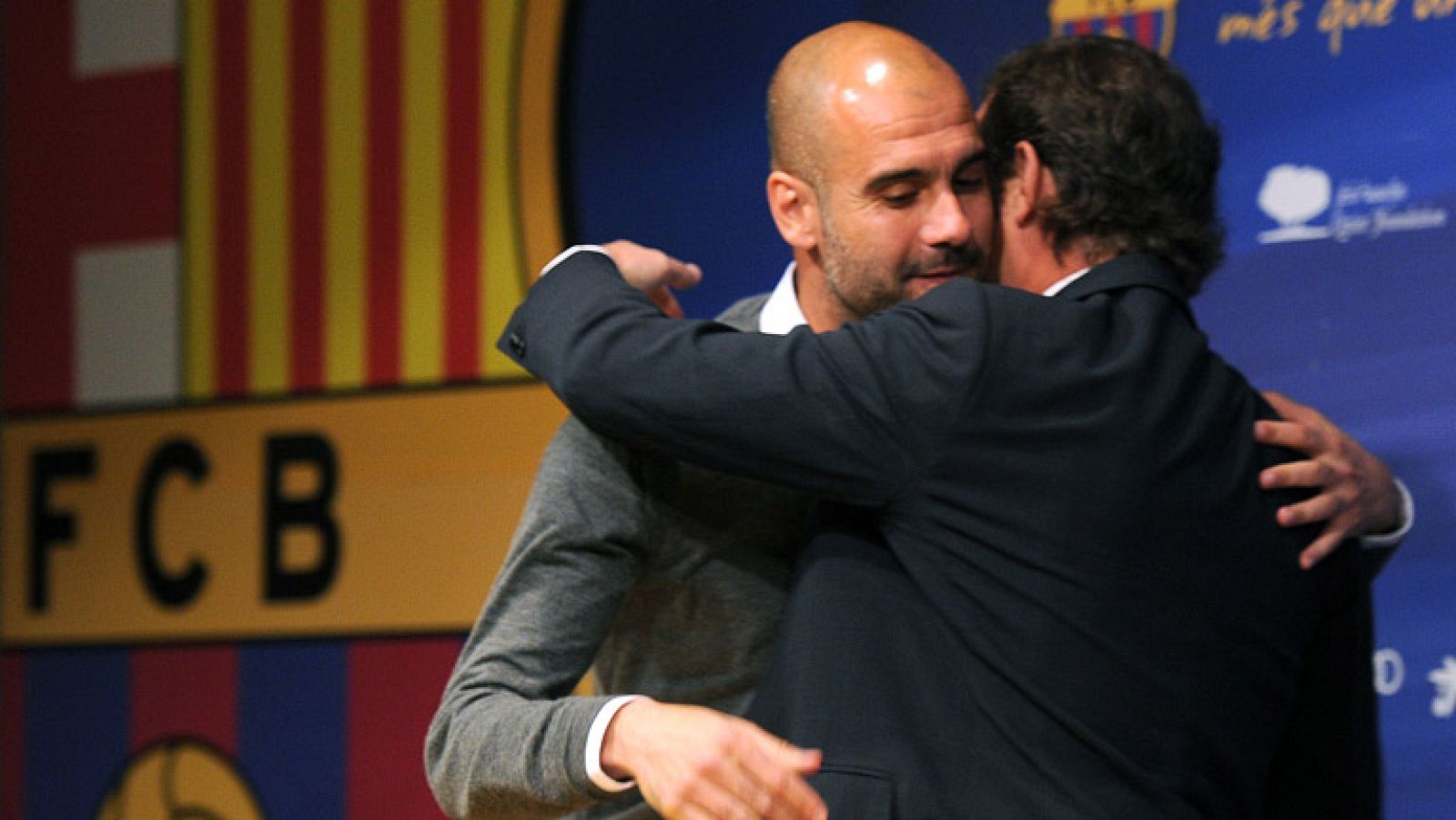 El técnico azulgrana Pep Guardiola ya ha deshojado su margarita particular...y el resultado es que no seguirá en el Barcelona. Después de cuatro años en el cargo, abandona el puesto por "desgaste". Su sustituto en el banquillo será Tito Vilanova. Lo