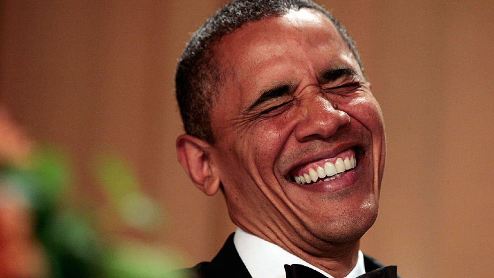 Obama se burla de sí mismo y de sus rivales republicanos - Informativo 24h | Ver