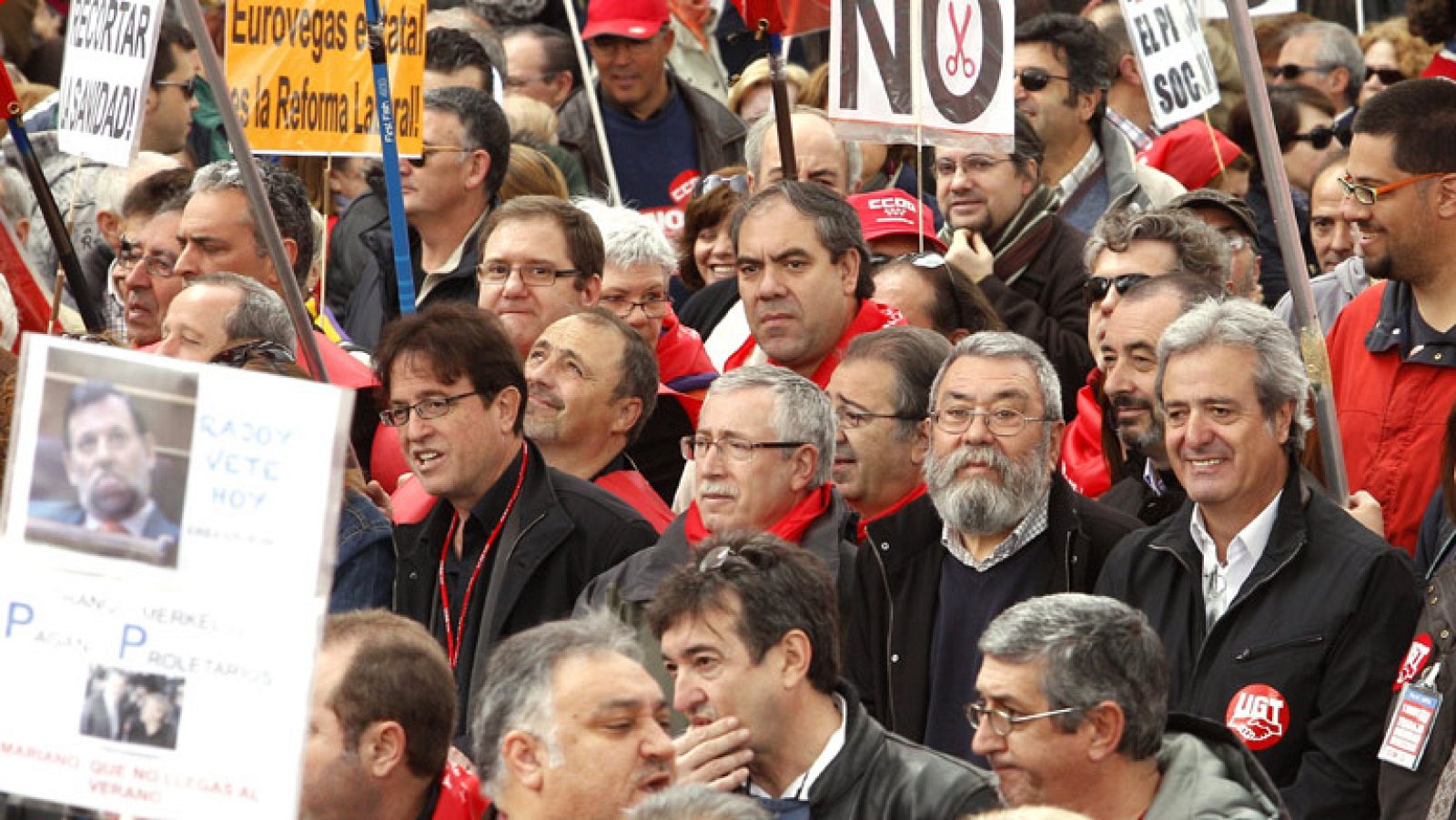 CCOO y UGT acusan al Gobierno de "embarrancar" la economía