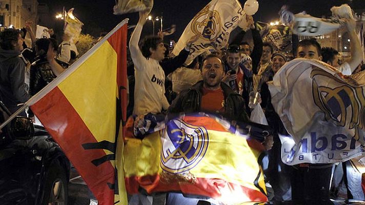 Informativo 24h - La afición madridista celebra el título de Liga en Cibeles