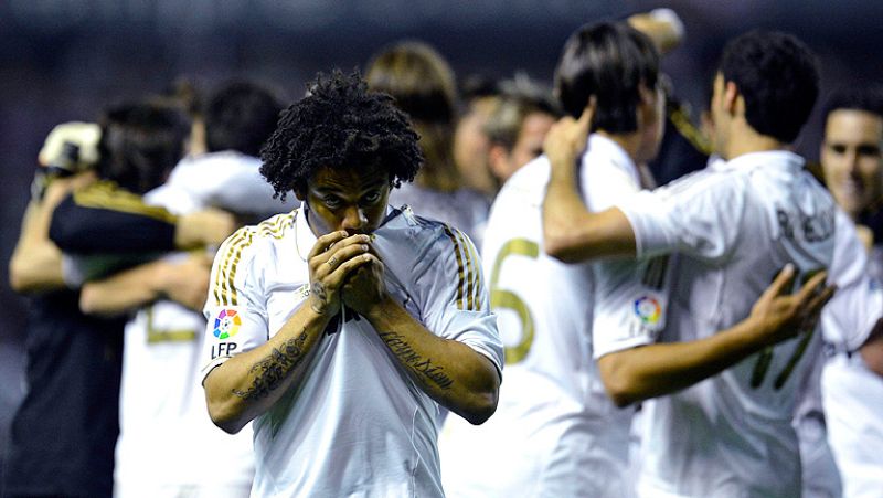 Jugadores y cuerpo técnico hubieran preferido cantar el alirón en el Santiago Bernabéu pero de no poder ser, 'La Catedral del fútbol', San Mamés, era un escenario idóneo. Las celebraciones comenzaron en el césped y continuaron hasta el aterrizaje del