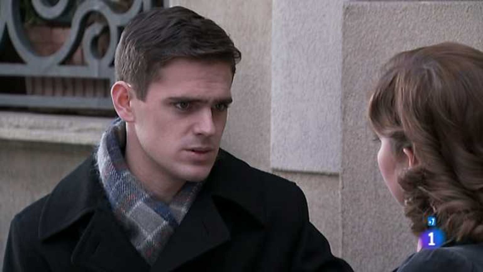 Amar en tiempos revueltos - T7 - Capítulo 167 - Descubierto por Cecilia, Alberto planea un encuentro con ella para contarle una historia inventada para justificarse - Ver ahora