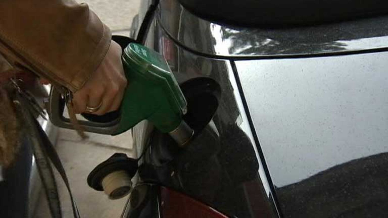 Baja la gasolina por segunda semana consecutiva