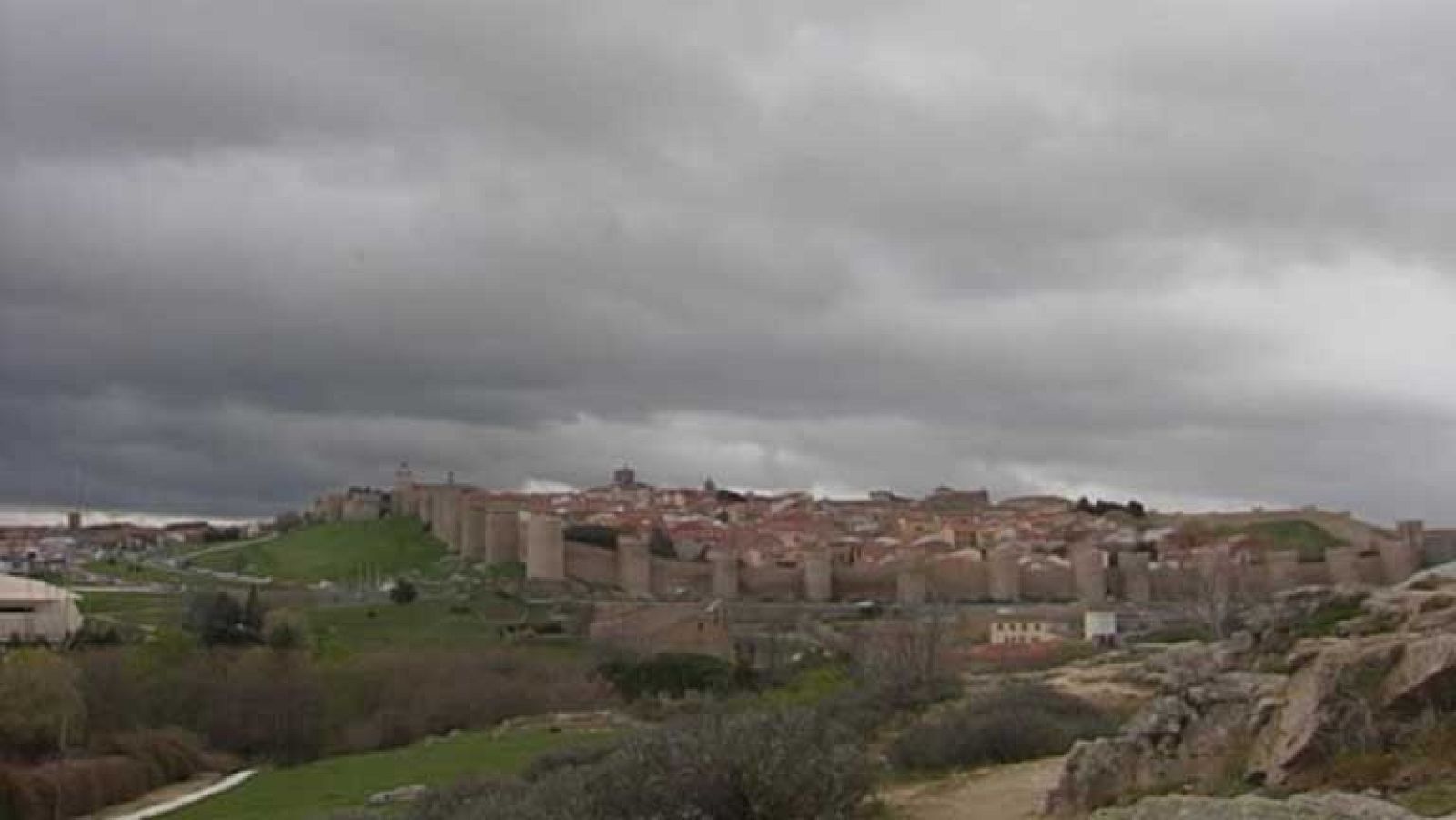 Precipitaciones y nubes en la zona atlántica y Pirineos