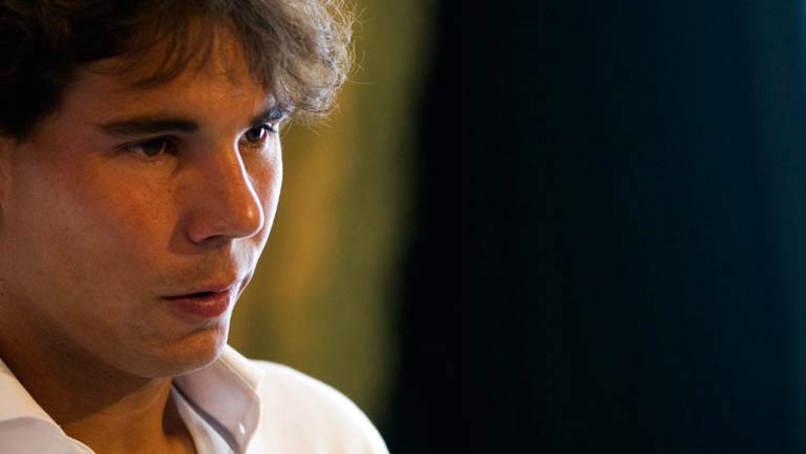 Nadal, muy molesto por la tierra azul del Masters de Madrid | Ver