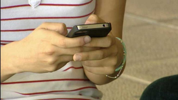 Telediario 1 - Adicción de los jóvenes a internet