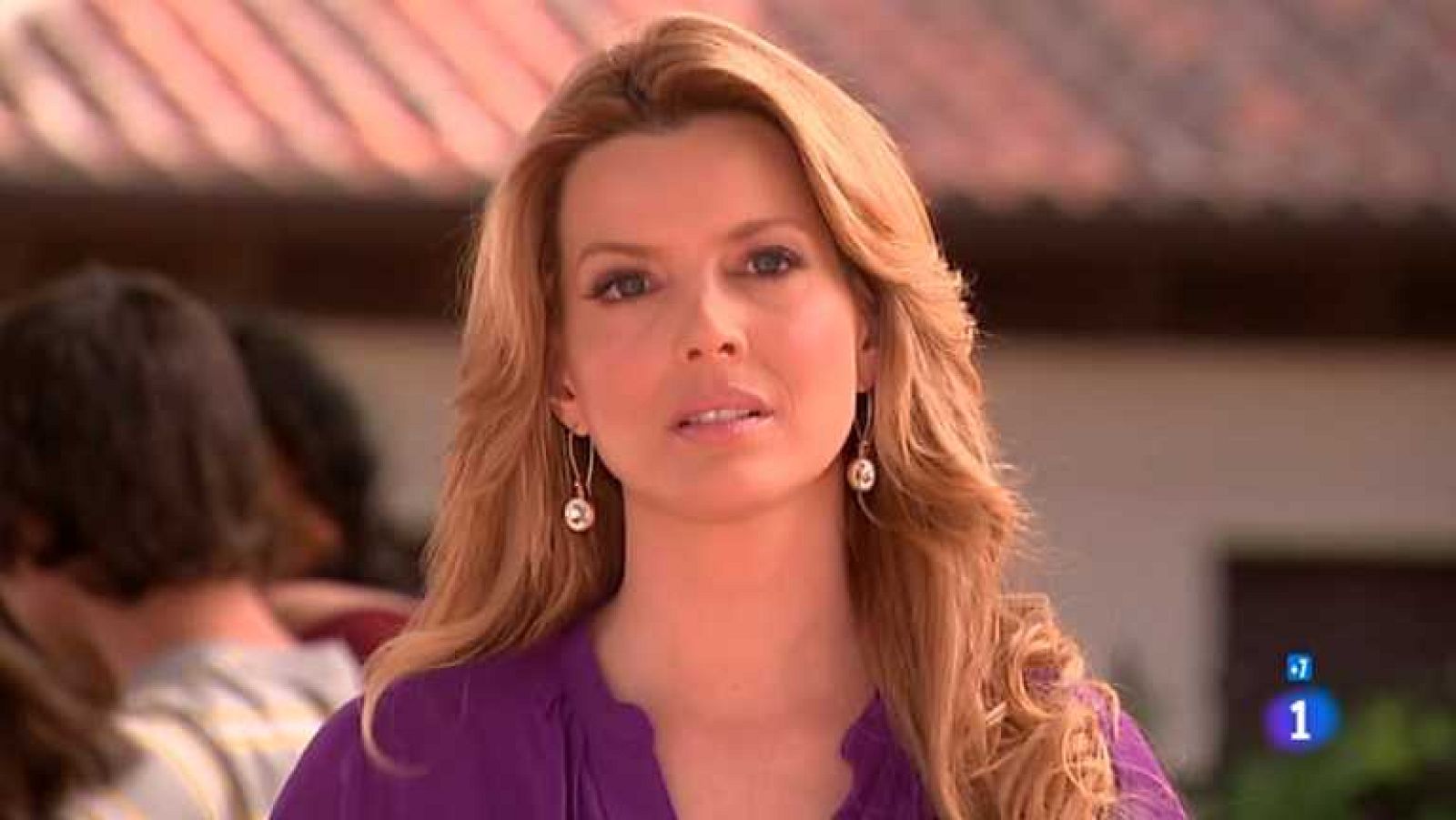 La casa de al lado - Capítulo 123 - Raquel se esconde en la antigua casa de los Conde después de amordazar y esconder a Rebeca - Ver ahora