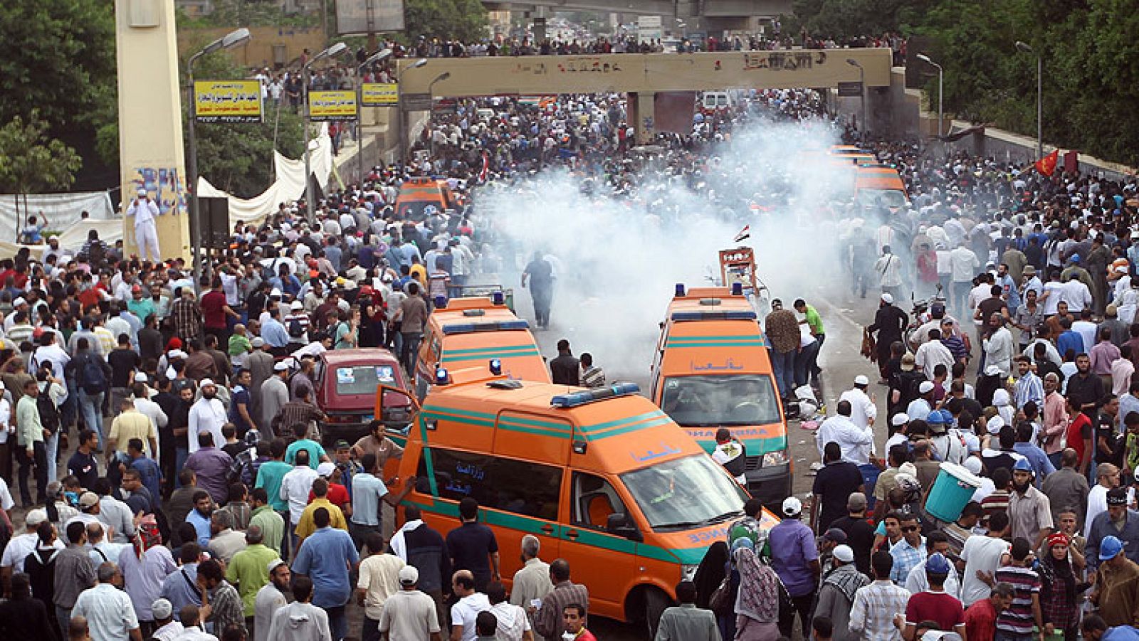 La Junta Militar de egipto declara el toque de queda alredor del Ministerio de Defensa | Ver