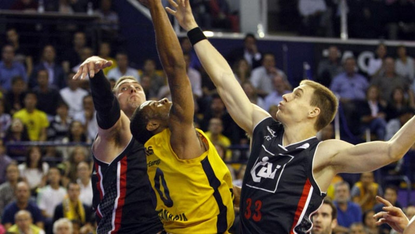 El Gran Canaria 2014 selló la permanencia en la penúltima jornada de la Liga Endesa tras vencer a un poderoso CAI Zaragoza que pese a mantener durante gran parte del encuentro sus opciones de triunfo, al final tuvo que capitular en el Centro Insular