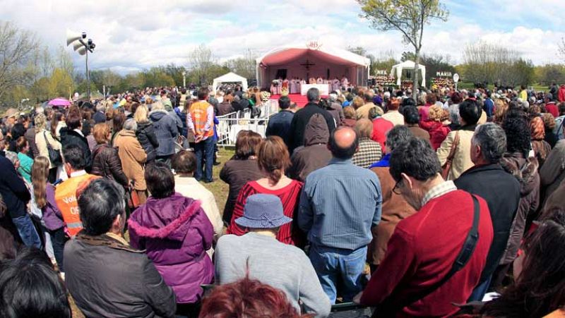 Acto religioso en El Escorial, donde supuestamente se la Virgen se apareció a Amparo Cuevas