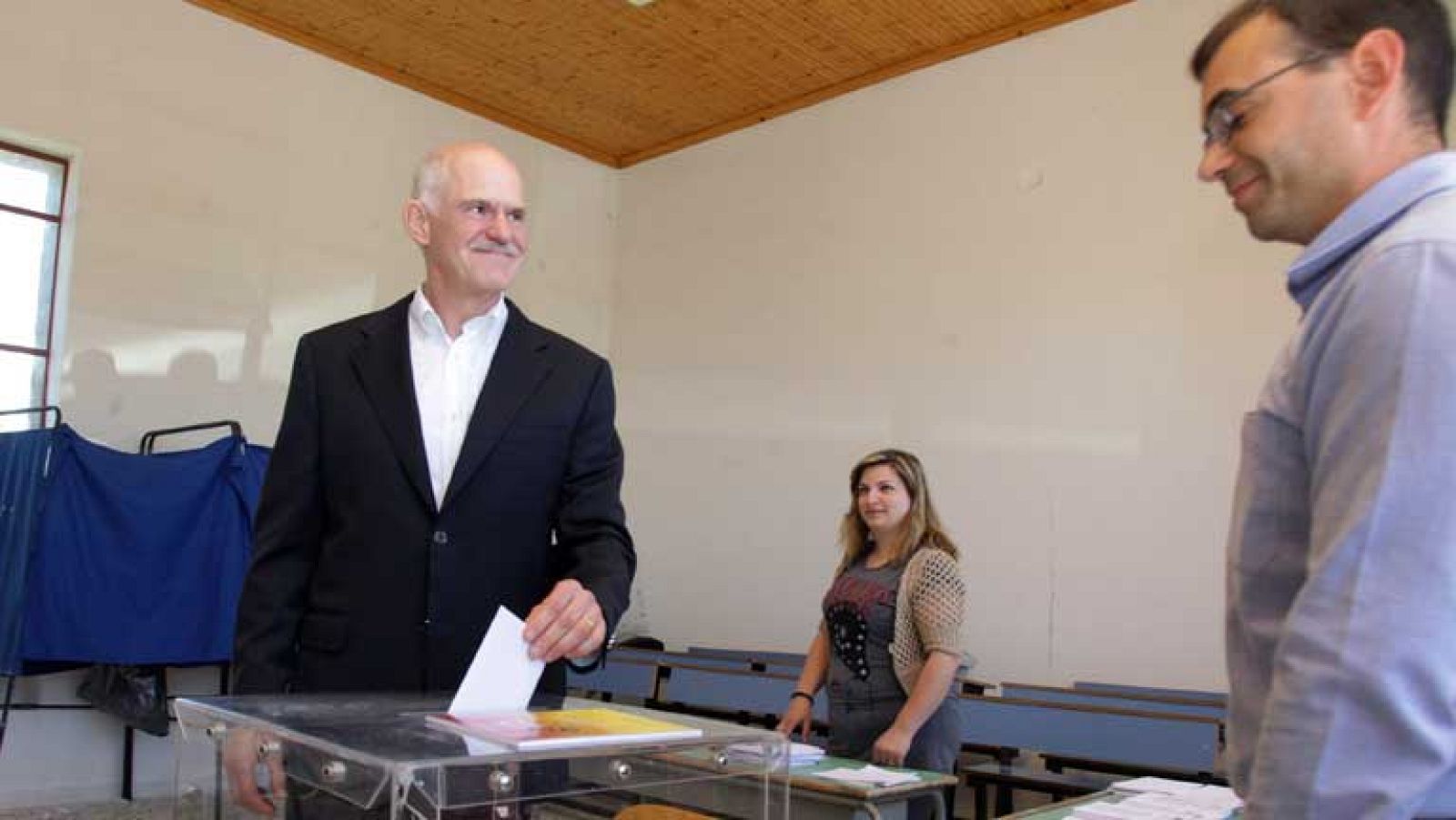 Los griegos votan el fin del bipartidismo