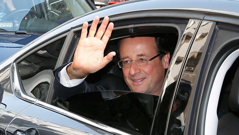 El presidente electo de Francia prepara su desembarco en el Elíseo con su equipo y afronta una apretada agenda política para el próximo mes, donde tiene que formar gobierno y lanzar una estrategia de crecimiento a nivel europeo.