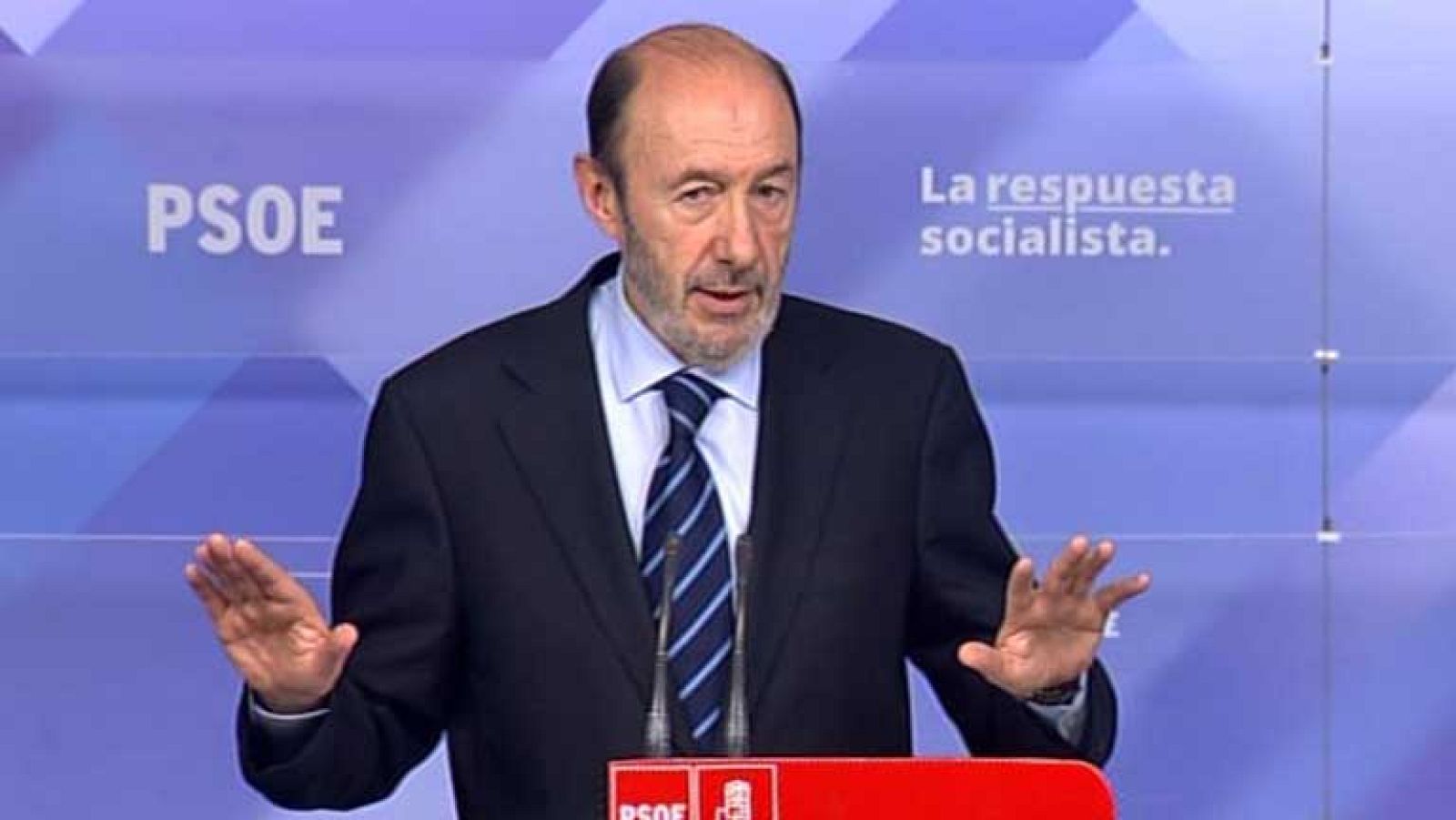 Rubalcaba se queja de la falta de información del Gobierno sobre Bankia