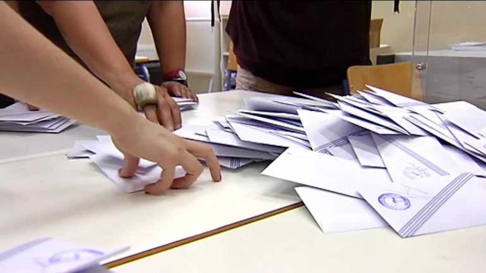 Grecia castiga al bipartidismo