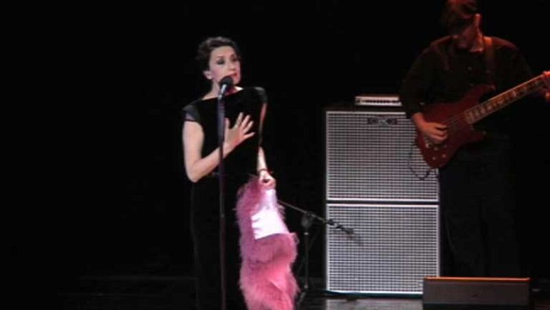 Luz Casal llena uno de los principales teatros de la capital China