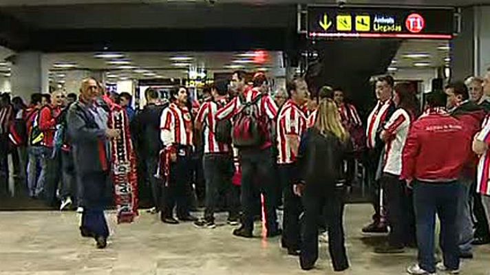 Telediario 1 - Los aviones españoles se llenan de rojiblancos hacia Bucarest