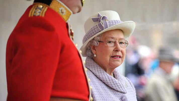 Informativo 24h - La reina Isabel II presenta ante el Parlamento las reformas del Gobierno de coalición