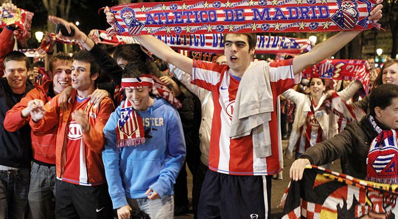 Neptuno se viste de rojiblanco