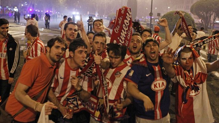 Telediario 1 - Miles de aficionados se congregan en Neptuno