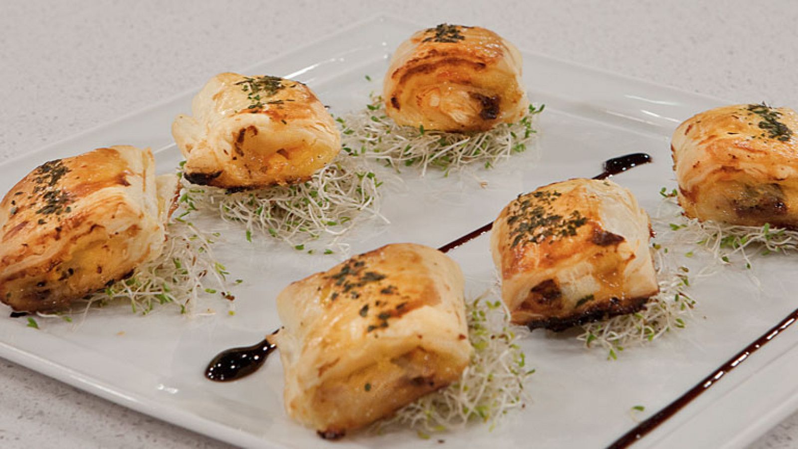 Tostas de bacalao ahumado con mermelada de naranja