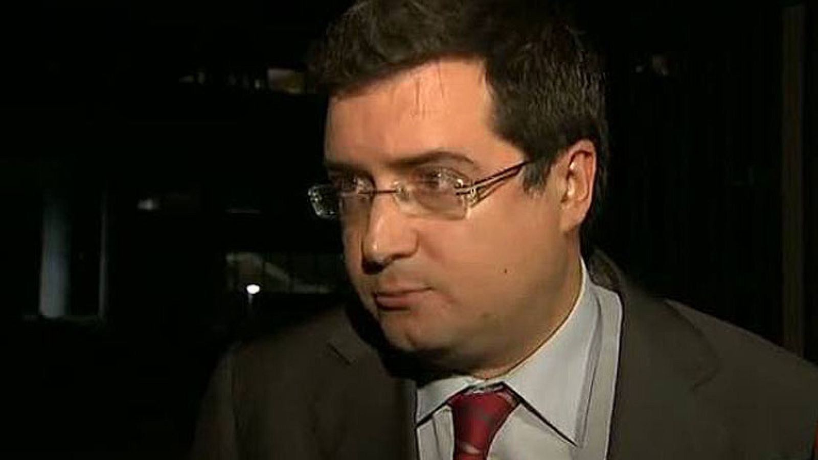 De Guindos explica al PSOE la segunda fase de la reforma financiera